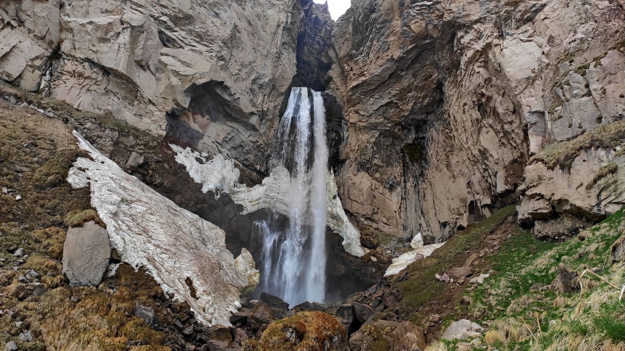 Водопад на реке Кызылкол